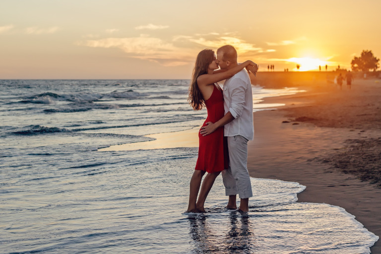 a-couple-of-1694334_768